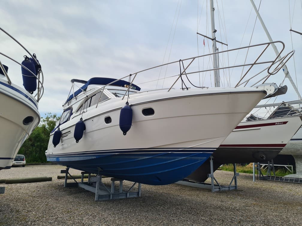 boat stored on land for fiberglass Repair